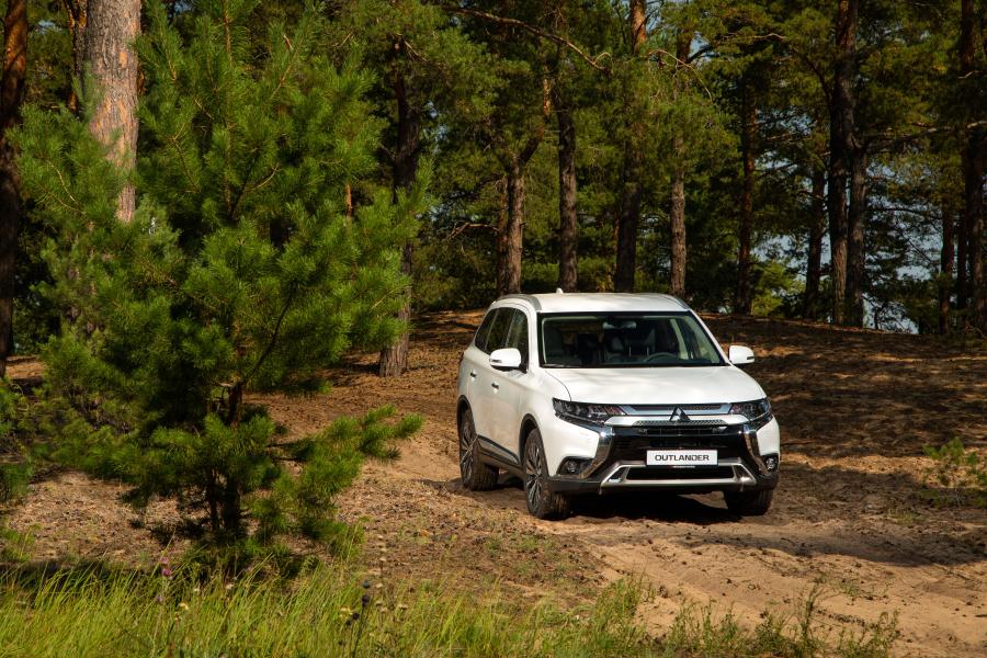  Mitsubishi Outlander 2018 года  (CIS) (фото 12 из 41)